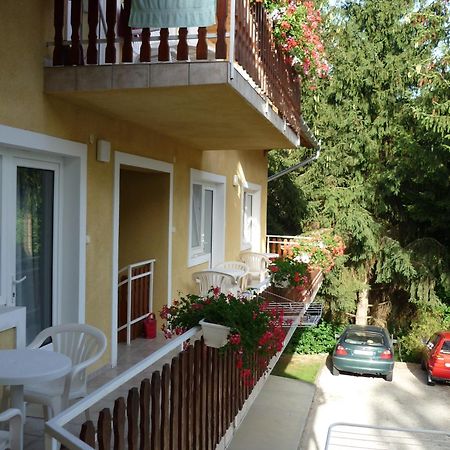 Отель Attila Apartmanhaz Хевиз Экстерьер фото
