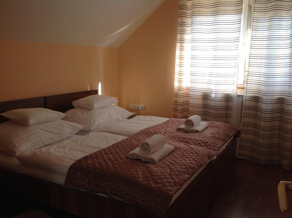 Отель Attila Apartmanhaz Хевиз Номер фото