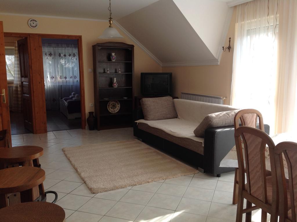 Отель Attila Apartmanhaz Хевиз Номер фото