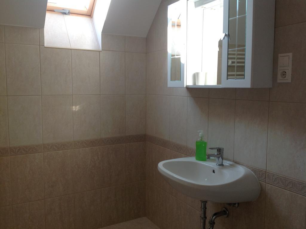 Отель Attila Apartmanhaz Хевиз Номер фото