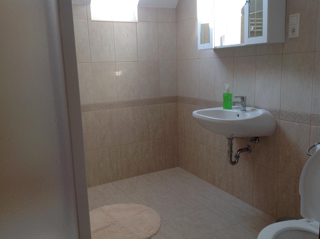 Отель Attila Apartmanhaz Хевиз Номер фото