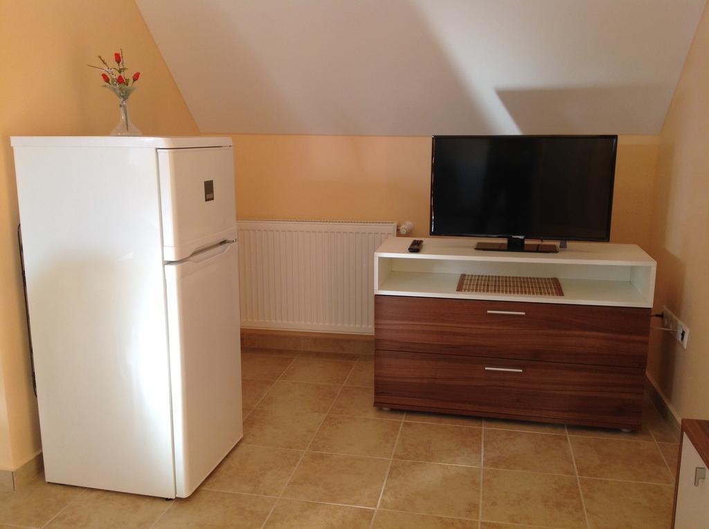 Отель Attila Apartmanhaz Хевиз Номер фото