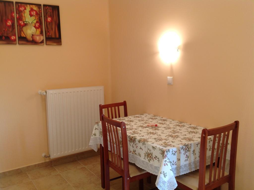 Отель Attila Apartmanhaz Хевиз Номер фото