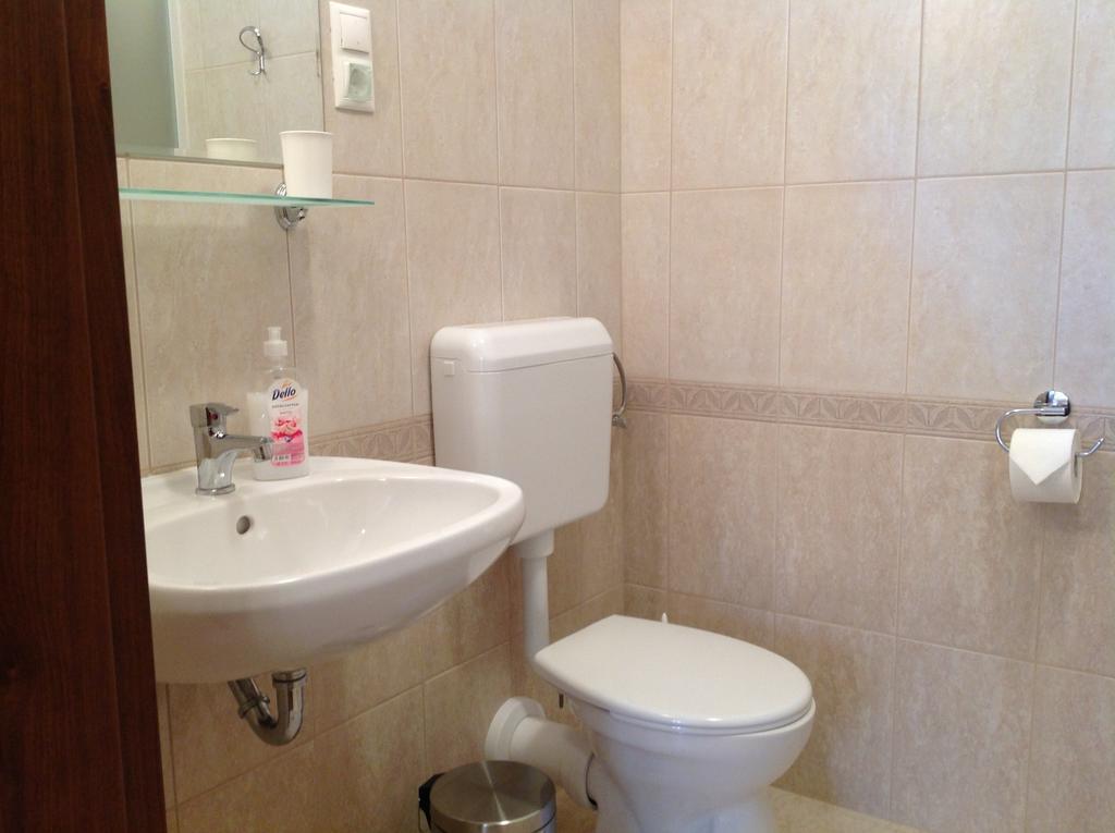 Отель Attila Apartmanhaz Хевиз Номер фото