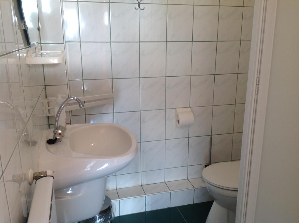 Отель Attila Apartmanhaz Хевиз Экстерьер фото