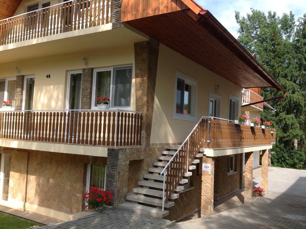 Отель Attila Apartmanhaz Хевиз Экстерьер фото
